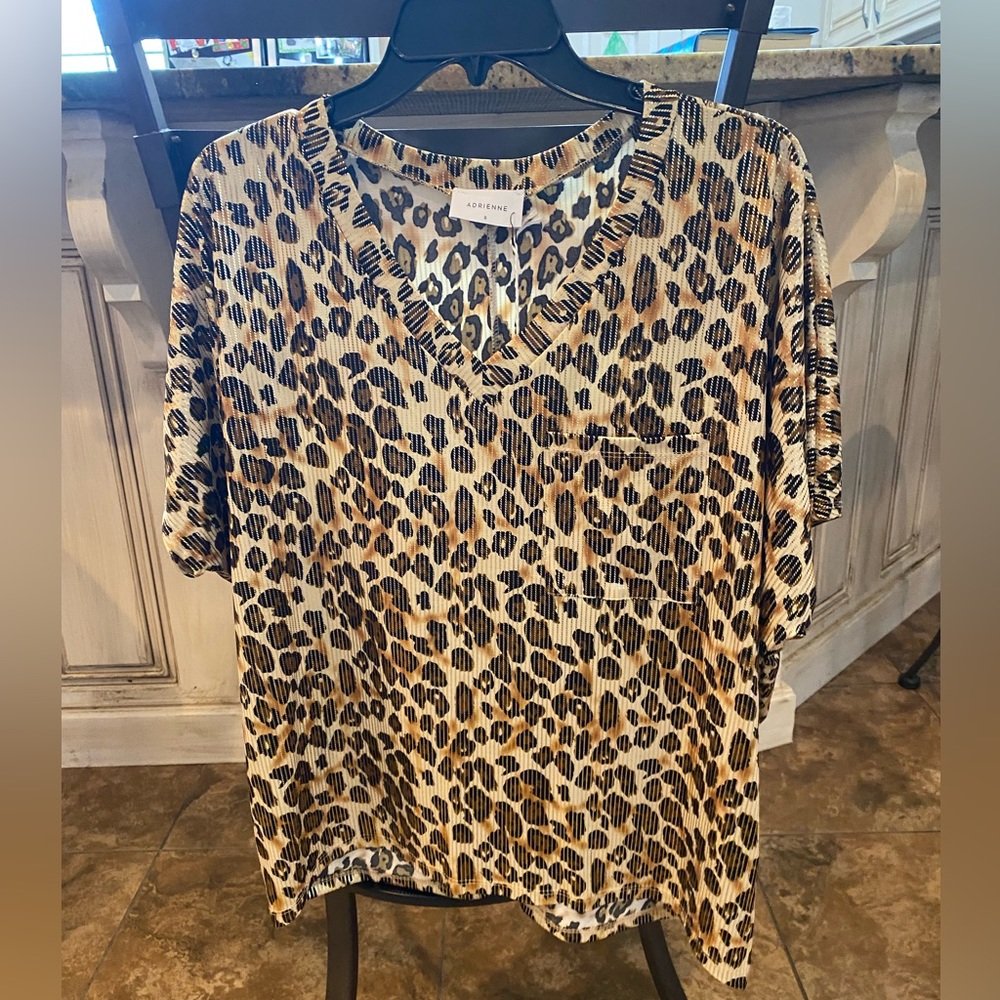 Adrienne V Pocket Top